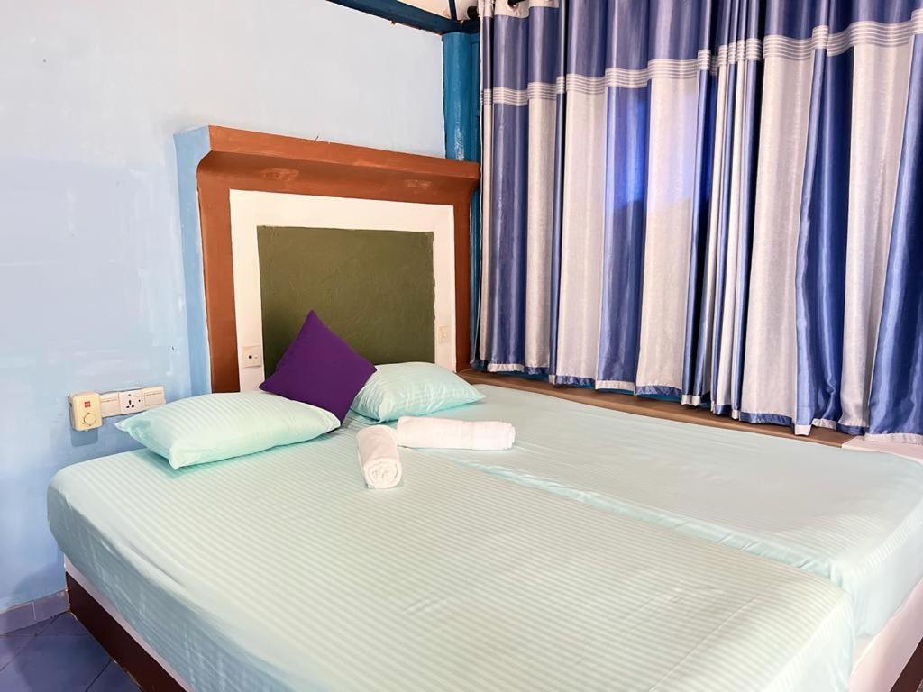 Tsunami Beach Hotel Аругам-Бей Екстер'єр фото